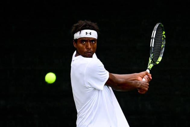 Tennis Lexus Birmingham Open Elias Ymer of Sweden returns during the Lexus Birmingham Open WTA125 ATP, Tennis Herren Challenger tennis at Edgbaston Priory Club, Birmingham, UK on 3 June 2026. Birmingham Edgbaston Priory Club West Midlands UK Editorial use only , Copyright: xDennisxGoodwinx PSI-24320-0092