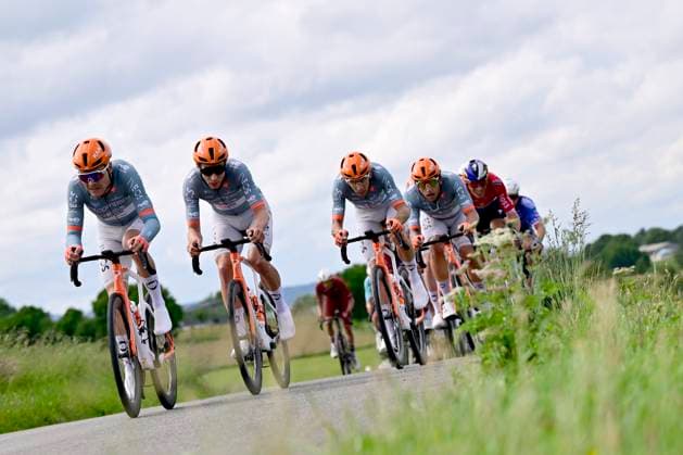 Tour de Wallonie 2026 Stage 3 VAUX-SUR-SÛRE, BELGIUM - JUNE 03 : Netcompany INEOS during stage 3 of the 47th edition of Ethias Tour de Wallonie an UCI ProSeries 2.Pro cycling road race stage for Men Elite of 176.9 km with start in Habay and finish in Vaux-sur-Sûre on June 3, 2026 in Vaux-sur-Sûre, Belgium, 03 06 2026 ( Motordriver Pieter Van Herzele - Vaux-sur-Sûre Belgium  Copyright: xSesx