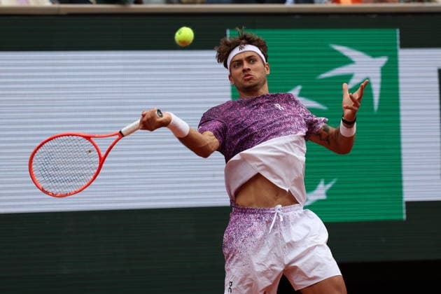 ROLAND GARROS 2026 Thierry Larret MAXPPP - PARIS (75) 03 06 2026 Thierry Larret Maxppp. Tennis. Roland Garros 2026. Internationaux de France de tennis. Stade Roland Garros, Paris (75). Le 3 Juin. Court Philippe CHATRIER : Felix AUGER-ALIASSIME (CAN) vs Flavio COBOLLI (ITA). PARIS (75) STADE ROLAND GARROS PARIS ILE DE FRANCE FRANCE  Copyright: xMAXPPPxThierryxLarretx TLR202606031582 TLR202606031582