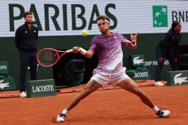 ROLAND GARROS 2026 Thierry Larret MAXPPP - PARIS (75) 03 06 2026 Thierry Larret Maxppp. Tennis. Roland Garros 2026. Internationaux de France de tennis. Stade Roland Garros, Paris (75). Le 3 Juin. Court Philippe CHATRIER : Felix AUGER-ALIASSIME (CAN) vs Flavio COBOLLI (ITA). PARIS (75) STADE ROLAND GARROS PARIS ILE DE FRANCE FRANCE  Copyright: xMAXPPPxThierryxLarretx TLR202606031581 TLR202606031581