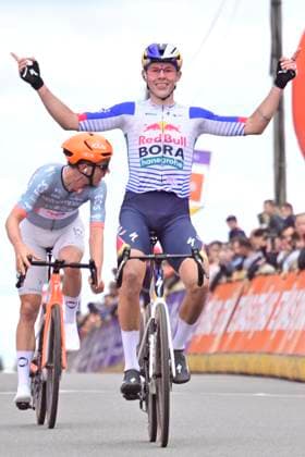 Tour de Wallonie 2026 Stage 3 VAUX-SUR-SÛRE, BELGIUM - JUNE 03 : Pithie Laurence (NZL) of Red Bull BORA Hansgrohe celebrates the win during stage 3 of the 47th edition of Ethias Tour de Wallonie an UCI ProSeries 2.Pro cycling road race stage for Men Elite of 176.9 km with start in Habay and finish in Vaux-sur-Sûre on June 3, 2026 in Vaux-sur-Sûre, Belgium, 03 06 2026 ( Motordriver Pieter Van Herzele - Vaux-sur-Sûre Belgium  Copyright: xSesx