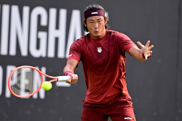 Tennis Lexus Birmingham Open Zhizhen Zhang of China returns during the Lexus Birmingham Open WTA125 ATP, Tennis Herren Challenger tennis at Edgbaston Priory Club, Birmingham, UK on 3 June 2026. Birmingham Edgbaston Priory Club West Midlands UK Editorial use only , Copyright: xDennisxGoodwinx PSI-24320-0111