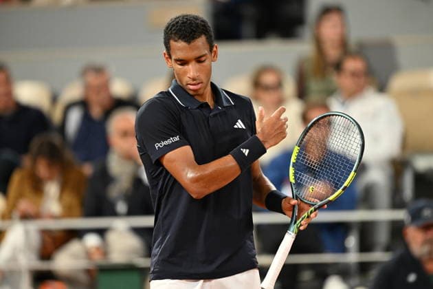 2026 French Open (Roland-Garros) - Day 11 PARIS, FRANCE - JUNE 3: Felix Auger-Aliassime of Canada in action against Flavio Cobolli (not seen) of Italy during Men s Singles quarter-final match on the eleventh day of the French Open at Philippe-Chatrier Court in Paris, France, on June 3, 2026. Mustafa Yalcin Anadolu Paris France. Editorial use only. Please get in touch for any other usage.  Copyright: x2026xAnadoluxMustafaxYalcinx