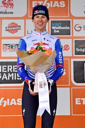 Tour de Wallonie 2026 Stage 3 VAUX-SUR-SÛRE, BELGIUM - JUNE 03 : Winner Pithie Laurence (NZL) of Red Bull BORA Hansgrohe pictured during the podium ceremony of stage 3 of the 47th edition of Ethias Tour de Wallonie an UCI ProSeries 2.Pro cycling road race stage for Men Elite of 176.9 km with start in Habay and finish in Vaux-sur-Sûre on June 3, 2026 in Vaux-sur-Sûre, Belgium, 03 06 2026 ( Motordriver Pieter Van Herzele - Vaux-sur-Sûre Belgium  Copyright: xSesx