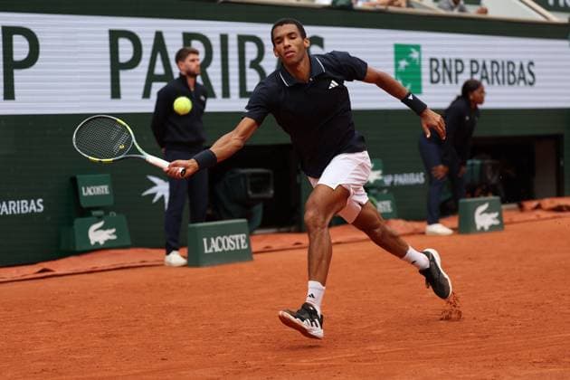 ROLAND GARROS PHOTOPQR LE PARISIEN Le Parisien Arnaud Journois ; PARIS ; 03 06 2026 ; Paris. Stade Roland Garros, le 3 juin 2026. Tennis. Internationaux de France de Roland Garros. Simple Messieurs Court Philippe Chatrier - 1 4 finale Felix Auger Aliassime vs Flavio Cobolli Photo Le Parisien Arnaud Journois PARIS France  Copyright: xPHOTOPQR LExPARISIEN MAXPPPxLexParisienx xArnaudxJournoisx 20260603LPA1641 20260603LPA1641