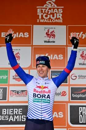 Tour de Wallonie 2026 Stage 3 VAUX-SUR-SÛRE, BELGIUM - JUNE 03 : Winner Pithie Laurence (NZL) of Red Bull BORA Hansgrohe pictured during the podium ceremony of stage 3 of the 47th edition of Ethias Tour de Wallonie an UCI ProSeries 2.Pro cycling road race stage for Men Elite of 176.9 km with start in Habay and finish in Vaux-sur-Sûre on June 3, 2026 in Vaux-sur-Sûre, Belgium, 03 06 2026 ( Motordriver Pieter Van Herzele - Vaux-sur-Sûre Belgium  Copyright: xSesx