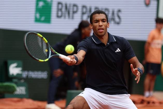 ROLAND GARROS PHOTOPQR LE PARISIEN Le Parisien Arnaud Journois ; PARIS ; 03 06 2026 ; Paris. Stade Roland Garros, le 3 juin 2026. Tennis. Internationaux de France de Roland Garros. Simple Messieurs Court Philippe Chatrier - 1 4 finale Felix Auger Aliassime vs Flavio Cobolli Photo Le Parisien Arnaud Journois PARIS France  Copyright: xPHOTOPQR LExPARISIEN MAXPPPxLexParisienx xArnaudxJournoisx 20260603LPA1643 20260603LPA1643
