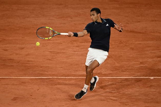 2026 French Open (Roland-Garros) - Day 11 PARIS, FRANCE - JUNE 3: Felix Auger-Aliassime of Canada in action against Flavio Cobolli (not seen) of Italy during Men s Singles quarter-final match on the eleventh day of the French Open at Philippe-Chatrier Court in Paris, France, on June 3, 2026. Burak Akbulut Anadolu Paris France. Editorial use only. Please get in touch for any other usage.  Copyright: x2026xAnadoluxBurakxAkbulutx