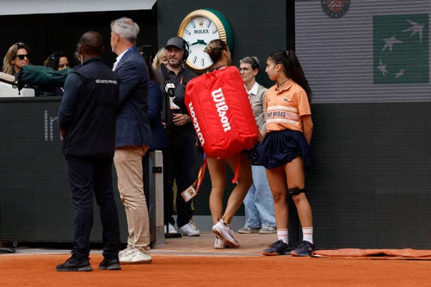 June 3, 2026, Paris, Paris, France: Diana SHNAIDER (RUS) leaving the court the tennis Grand Slam of Roland Garros 2026, at Roland Garros Stadium - on June 3 2026 .Paris - France Paris France - ZUMAb253 20260603_zsp_b253_068 Copyright: xLoicxBaratouxx