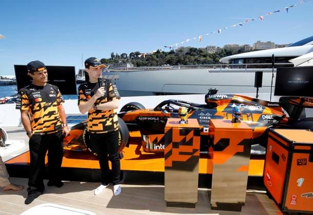 Formel 1, GP Monaco in Monte Carlo CASQUES LEGO PILOTES MCLAREN PHOTOPQR NICE MATIN Jean François Ottonello ; Monaco ; 03 06 2026 ; Les pilotes F1 McLaren Lando Norris et Oscar Piastri presentent leur casque LEGO pour le 1000e Grand Prix de l ecurie McLaren lors du Grand Prix de Monaco Monaco, june 3rd 2026 Atmosphere before Monaco GP Monaco France  Copyright: xPHOTOPQR NICExMATIN MAXPPPxJeanxFrançoisxOttonellox 20260603NIM1688 20260603NIM1688
