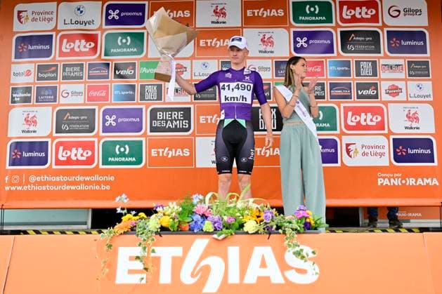 Tour de Wallonie 2026 Stage 3 VAUX-SUR-SÛRE, BELGIUM - JUNE 03 : Van Den Boer Arthur (BEL) of Baloise Verzekeringen - Het Poetsbureau Lions pictured during the podium ceremony during stage 3 of the 47th edition of Ethias Tour de Wallonie an UCI ProSeries 2.Pro cycling road race stage for Men Elite of 176.9 km with start in Habay and finish in Vaux-sur-Sûre on June 3, 2026 in Vaux-sur-Sûre, Belgium, 03 06 2026 ( Motordriver Pieter Van Herzele - Vaux-sur-Sûre Belgium  Copyright: xSesx
