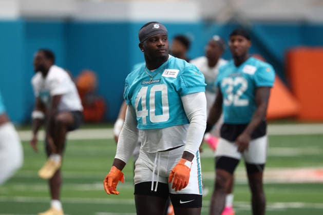 American Football,NFL, Miami Dolphins, Pressekonferenz und Training MIAMI GARDENS, FL - JUNE 03: Miami Dolphins linebacker Willie Gay Jr. (40) warms up during Miami Dolphins Minicamp on Wednesday, June 3, 2026 at Baptist Health Sports Center in Miami Gardens, FL (Photo by Peter Joneleit Icon Sportswire) NFL, American Football Herren, USA JUN 03 Miami Dolphins Minicamp EDITORIAL USE ONLY Icon260603009