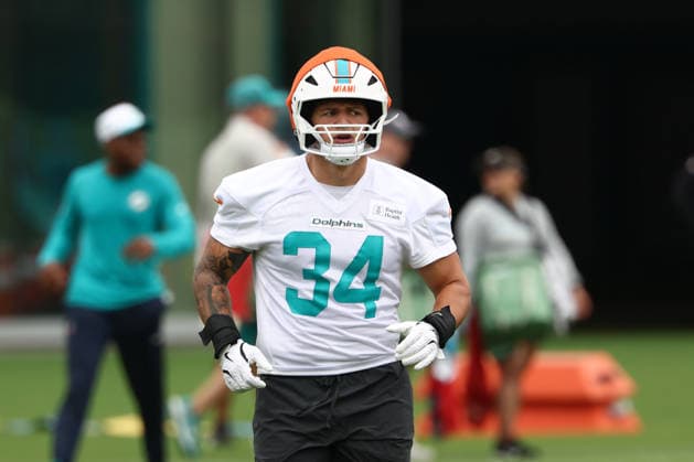 American Football,NFL, Miami Dolphins, Pressekonferenz und Training MIAMI GARDENS, FL - JUNE 03: Miami Dolphins fullbak DJ Herman (34) participates in drills during Miami Dolphins Minicamp on Wednesday, June 3, 2026 at Baptist Health Sports Center in Miami Gardens, FL (Photo by Peter Joneleit Icon Sportswire) NFL, American Football Herren, USA JUN 03 Miami Dolphins Minicamp EDITORIAL USE ONLY Icon260603012
