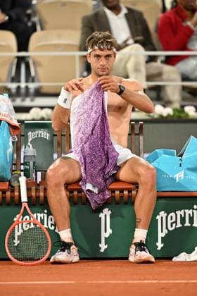2026 French Open (Roland-Garros) - Day 11 PARIS, FRANCE - JUNE 3: Felix Auger-Aliassime (not seen) of Canada in action against Flavio Cobolli of Italy during Men s Singles quarter-final match on the eleventh day of the French Open at Philippe-Chatrier Court in Paris, France, on June 3, 2026. Mustafa Yalcin Anadolu Paris France. Editorial use only. Please get in touch for any other usage.  Copyright: x2026xAnadoluxMustafaxYalcinx