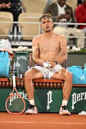 2026 French Open (Roland-Garros) - Day 11 PARIS, FRANCE - JUNE 3: Felix Auger-Aliassime (not seen) of Canada in action against Flavio Cobolli of Italy during Men s Singles quarter-final match on the eleventh day of the French Open at Philippe-Chatrier Court in Paris, France, on June 3, 2026. Mustafa Yalcin Anadolu Paris France. Editorial use only. Please get in touch for any other usage.  Copyright: x2026xAnadoluxMustafaxYalcinx