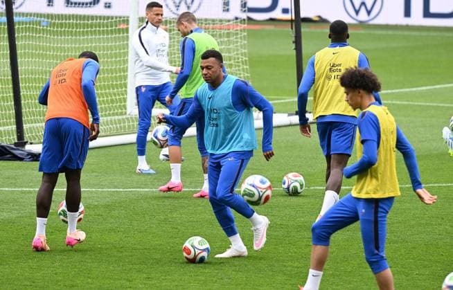 ENTRAINEMENT DES BLEUS A NANTES PHOTOPQR OUEST FRANCE Jerome Fouquet ; NANTES ; 03 06 2026 ; Football. Entrainement de l équipe de France de Football, avant le match contre la Cote d Ivoire à Nantes. Ici sur l image Kylian Mbappé. Photo: Jérôme Fouquet Ouest-France Nantes, France, juen 3rd 2026 France at training before a friendly match NANTES France  Copyright: xPHOTOPQR OUESTxFRANCE MAXPPPxJeromexFouquetx 20260603OFR1837 20260603OFR1837