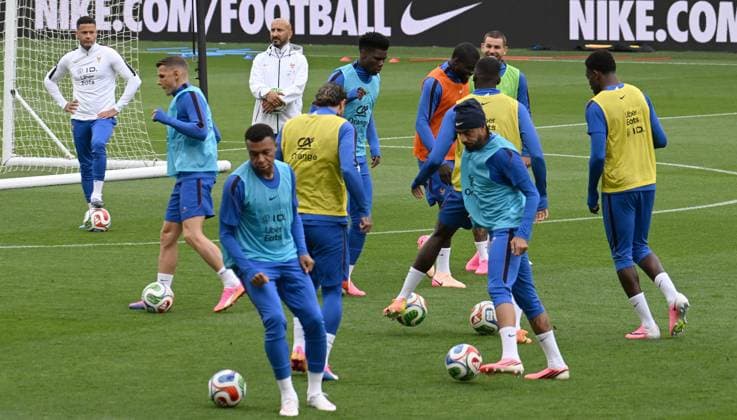 ENTRAINEMENT DES BLEUS A NANTES PHOTOPQR OUEST FRANCE Jerome Fouquet ; NANTES ; 03 06 2026 ; Football. Entrainement de l équipe de France de Football, avant le match contre la Cote d Ivoire à Nantes. Photo: Jérôme Fouquet Ouest-France Nantes, France, juen 3rd 2026 France at training before a friendly match NANTES France  Copyright: xPHOTOPQR OUESTxFRANCE MAXPPPxJeromexFouquetx 20260603OFR1844 20260603OFR1844