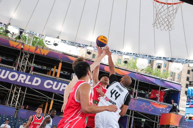 Basketball, FIBA 3x3 WM in Warschau, Männer, Deutschland - China June 3, 2026, Warsaw, Masovian Voivodeship, Poland: Germany s KEVIN BRYANT (44) in action against China s HANYU GUO (2) during a FIBA 3x3 Basketball World Cup men s Pool C game between Germany and China in Warsaw, Poland. Warsaw Poland - ZUMAk204 20260603_zip_k204_001 Copyright: xRomanxKozielx