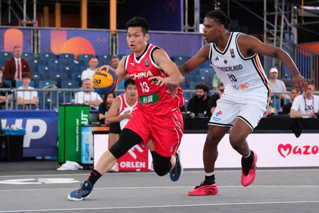 Basketball, FIBA 3x3 WM in Warschau, Männer, Deutschland - China June 3, 2026, Warsaw, Masovian Voivodeship, Poland: Germany s FABIAN GIESSMANN (20) in action against China s XINGRUI WU (13) during a FIBA 3x3 Basketball World Cup men s Pool C game between Germany and China in Warsaw, Poland. Warsaw Poland - ZUMAk204 20260603_zip_k204_008 Copyright: xRomanxKozielx