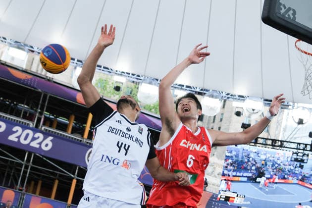 Basketball, FIBA 3x3 WM in Warschau, Männer, Deutschland - China June 3, 2026, Warsaw, Masovian Voivodeship, Poland: Germany s KEVIN BRYANT (44) in action against China s DIANLIANG ZHANG (6) during a FIBA 3x3 Basketball World Cup men s Pool C game between Germany and China in Warsaw, Poland. Basketball 2026: FIBA 3x3 World Cup Men s Pool C: Germany 22:12 China  - ZUMAk204 20260603_zip_k204_002 Copyright: xRomanxKozielx