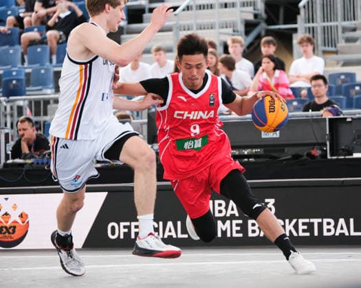 Basketball, FIBA 3x3 WM in Warschau, Männer, Deutschland - China June 3, 2026, Warsaw, Masovian Voivodeship, Poland: Germany s NIKLAS KROPP (5) in action against China s PENGCHENG LU (9) during a FIBA 3x3 Basketball World Cup men s Pool C game between Germany and China in Warsaw, Poland. Basketball 2026: FIBA 3x3 World Cup Men s Pool C: Germany 22:12 China  - ZUMAk204 20260603_zip_k204_010 Copyright: xRomanxKozielx