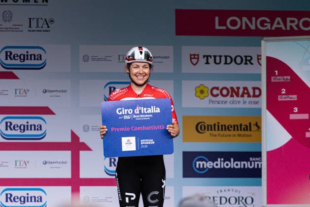 37th Giro d Italia Women 2026 - Stage 5 Alison Jackson of ST MICHEL - PREFERENCE HOME - AUBER93 is awarded as the most combative rider during Stage 5 of the 37th Giro d Italia Women, a 146km stage from Longarone to Santo Stefano di Cadore, in Italy, on June 3, 2026. Longarone Italy  Copyright: xTommasoxBerardix originalFilename:berardi-37thgiro260603_npedI.jpg