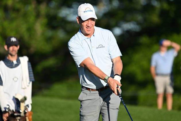 Golf, The Memorial Tournament in Dublin, Ohio, Training June 3, 2026: NFL, American Football Herren, USA football great Peyton Manning drives off the 1st tee in the Workday Golden Bear Pro Am in Dublin, Ohio. Cal Media Dublin USA - ZUMAc04_ 20260603_zma_c04_043 Copyright: xBrentxClarkx