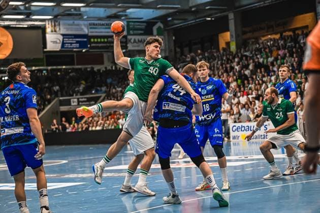 A player from Frisch Auf Göppingen 40 jumps to shoot and is blocked by TVB Stuttgart player 44 Rubin Other players from both teams can be seen in the background Player 40 Frisch Auf Göppingen taking a jump shot against TVB Stuttgart Copyright: xspeedshotx xDorianfrickx
