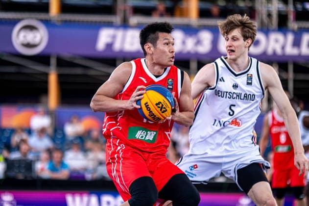 Basketball, FIBA 3x3 WM in Warschau, Männer, Deutschland - China #2 Warszawa 03.06.2026. 3x3 Basketball World Cup Day 3 in Warsaw, Poland. Germany - China match --- Mistrzostwa Swiata w koszykowce 3x3 Dzien 3 w Warszawie. Mecz Niemcy - Chiny Persons Shown : Xingrui Wu Niklas Kropp Fot. Kai Taller Arena Akcji NEWSPIX.PL --- newspix.pl 