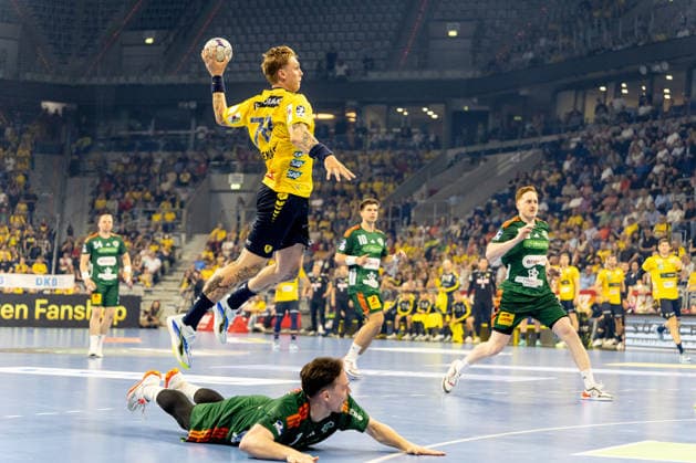03 06 2026, xdaymx, Handball Daikin HBL, Rhein Neckar Loewen TSV Hannover Burgdorf vl Edwin Aspenbäck Rhein Neckar Löwen with the finish, Leif Tissier TSV Hannover Burgdorf lies beaten on the ground DFL DFB REGULATIONS PROHIBIT ANY USE OF PHOTOGRAPHS as IMAGE SEQUENCES and or QUASI VIDEO Mannheim