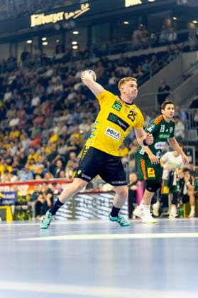 03 06 2026, xdaymx, Handball Daikin HBL, Rhein Neckar Loewen TSV Hannover Burgdorf Haukur Thrastarson Rhein Neckar Löwen beim 7 Meter DFL DFB REGULATIONS PROHIBIT ANY USE OF PHOTOGRAPHS as IMAGE SEQUENCES and or QUASI VIDEO Mannheim