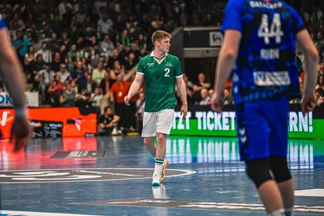 Oskar Neudeck 2 Frisch Auf Göppingen runs across the pitch, Lenny Rubin 44 TVB Stuttgart can be seen in the foreground on the right In the background, numerous spectators watch the game Oskar Neudeck 2 Frisch Auf Göppingen in action against TVB Stuttgart Copyright: xspeedshotx xDorianfrickx