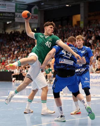 Göppingen Handball Frisch Auf Göppingen vs TVB Stuttgart, Elias Newel Göppingen, on the ball