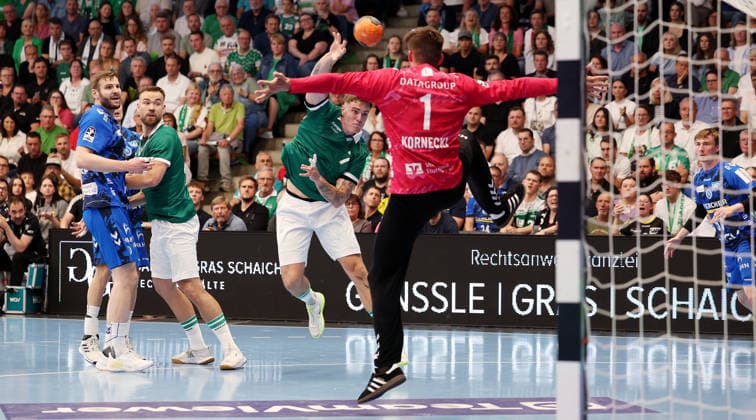 Göppingen Handball Frisch Auf Göppingen vs TVB Stuttgart, Victor Klöve Göppingen, center , Mateusz Kornecki TVB