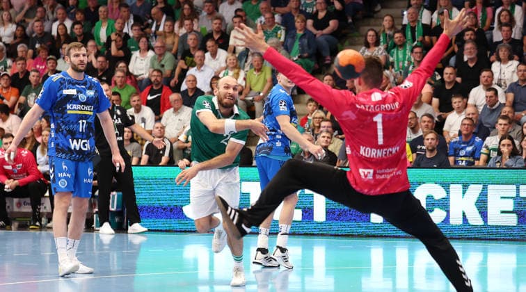 Göppingen Handball Frisch Auf Göppingen vs TVB Stuttgart, f l Samuel Röthlisberger TVB , Marcel Schiller Göppingen , Mateusz Kornecki TVB
