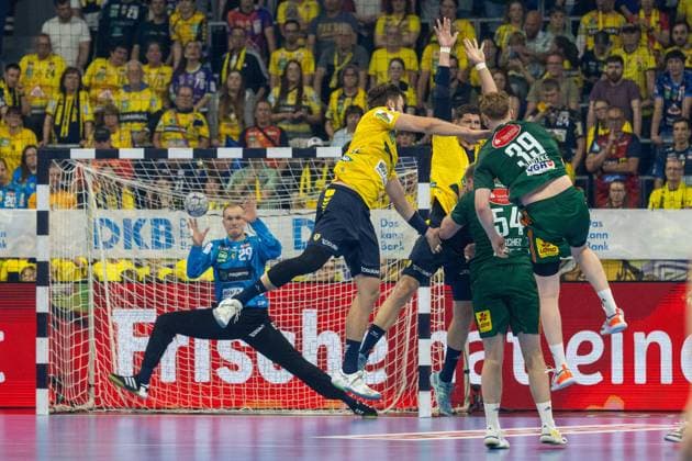 Lukas Stutzke (39, Hannover) zieht ab