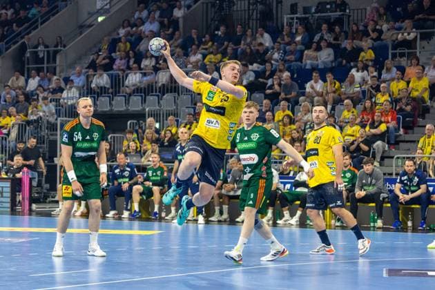 Haukur Thrastarson (25, Löwen) zieht ab