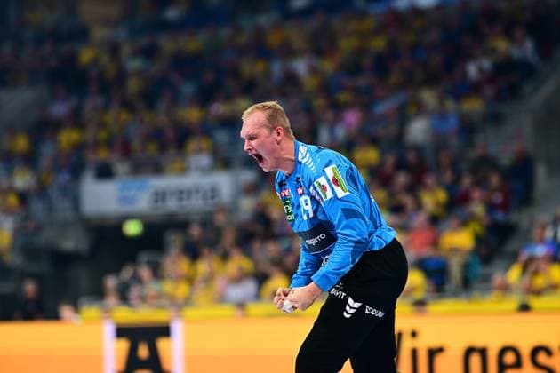 Goalkeeper David Späth 29 Rhein Neckar Löwen opens his mouth and clenches his fists in an emotional gesture of jubilation A packed stand with spectators dressed in yellow can be seen in the background David Späth 29 Rhein Neckar Löwen cheers loudly Copyright: xMichaelxGelhardtx