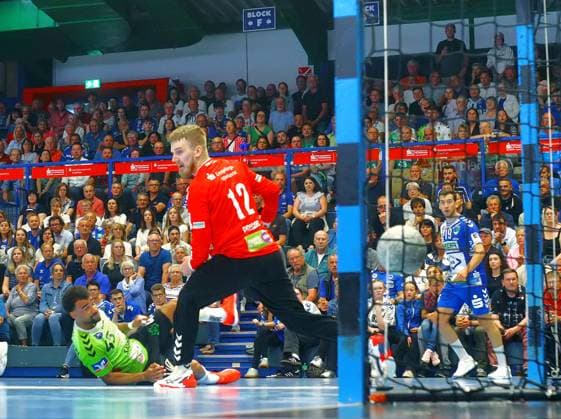 Eric Damböck Emsdetten, on the ground overcomes goalkeeper Armis Priskus EHV Handball qualifying match for the 2 league EHV Aue TV Emsdetten on 3 6 2026 EHV Aue TV Emsdetten