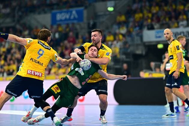 Jannik Kohlbacher 80 Rhein Neckar Löwen pushes a player in the green jersey away while attempting a throw, Steven Plucnar Jacobsen 9 Rhein Neckar Löwen supports the defensive action from the left Lukas Sandell 11 Rhein Neckar Löwen can be seen in the background Jannik Kohlbacher 80 Rhein Neckar Löwen in a duel against an opponent Copyright: xMichaelxGelhardtx