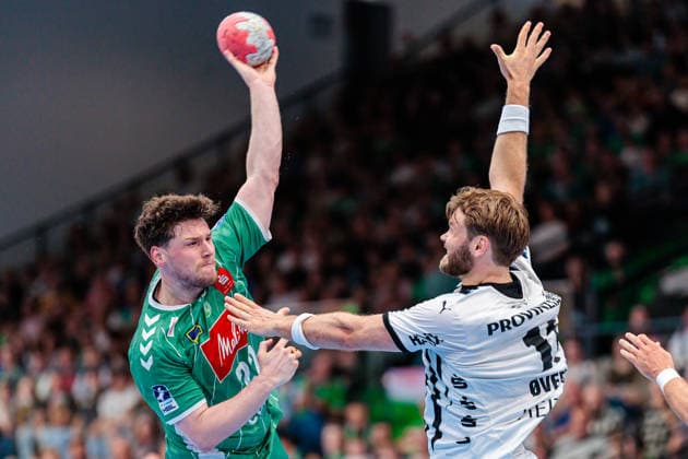 L R Philipp Vorlicek GWD Minden, 22 in duel with Petter Overby THW Kiel, 11 GER, GWD Minden vs THW Kiel, Handball, 1 Bundesliga, Matchday 33, Season 2025 2026, 03 06 2026 GER, GWD Minden vs THW Kiel, Handball, 1 Bundesliga, Matchday 33, Season 2025 2026, 03 06 2026 Minden Copyright: xEibner-Pressefoto JanxRollingerx EP_JSK