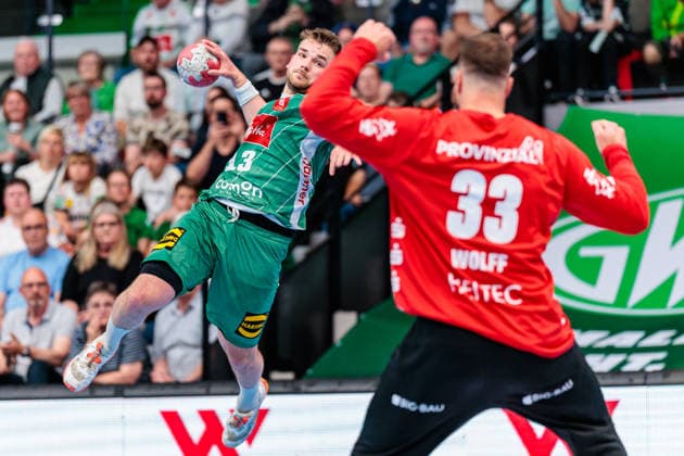 L R Ian Weber GWD Minden, 13 in goal throw against Andreas Wolff THW Kiel, 33 GER, GWD Minden vs THW Kiel, Handball, 1 Bundesliga, 33 Matchday, Season 2025 2026, 03 06 2026 GER, GWD Minden vs THW Kiel, Handball, 1 Bundesliga, 33 Matchday, Season 2025 2026, 03 06 2026 Minden Copyright: xEibner-Pressefoto JanxRollingerx EP_JSK