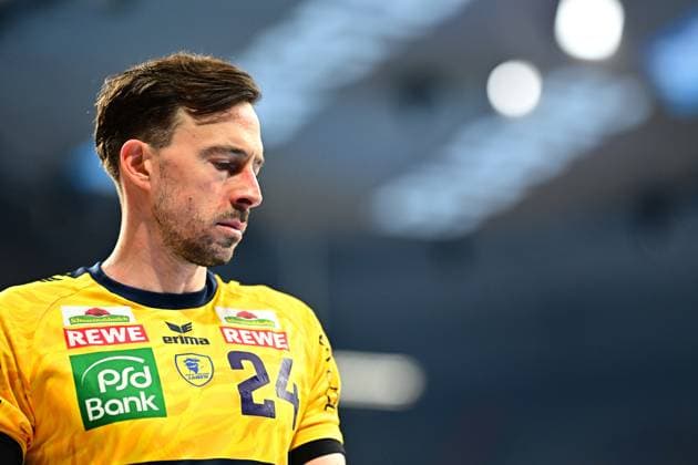 Patrick Groetzki 24 Rhein Neckar Löwen looks down with his head bowed The portrait shows a close-up of the right winger during a match Patrick Groetzki 24 Rhein Neckar Löwen with his head bowed Copyright: xMichaelxGelhardtx