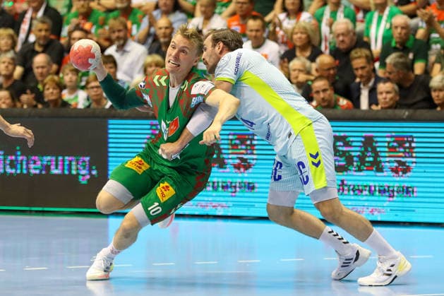 03 06 2026, xgox, Handball Daikin HBL SC Magdeburg VfL Gummersbach emspor, v l Gisli Thorgeir Kristjansson Magdeburg, 10 , Teitur Orn Einarsson Gummersbach, 14 duel, duel, fight, tackle Magdeburg