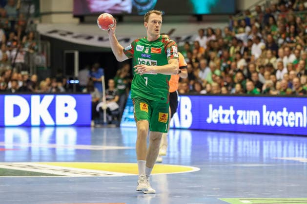 03 06 2026, xgox, Handball Daikin HBL SC Magdeburg VfL Gummersbach emspor, v l Felix Claar Magdeburg, 7 am Ball, plays the ball Magdeburg