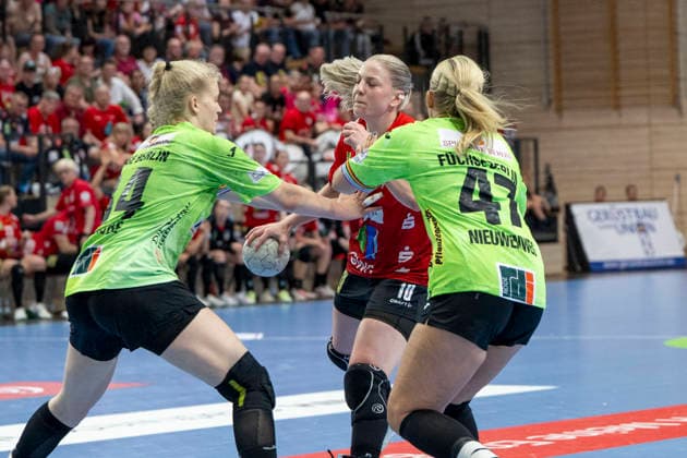 Handball Bundesliga Women,HBF, Season 2025 2026 Relegation SV Union Halle Neustadt vs Spreefüchse Berlin Halle, Germany 03 June 2026 In the picture from left in duel Jonna Schaube Berlin , un10 and Anouk Nieuwenweg Berlin Halle Saale SWH Arena Sachsen Anhalt Germany