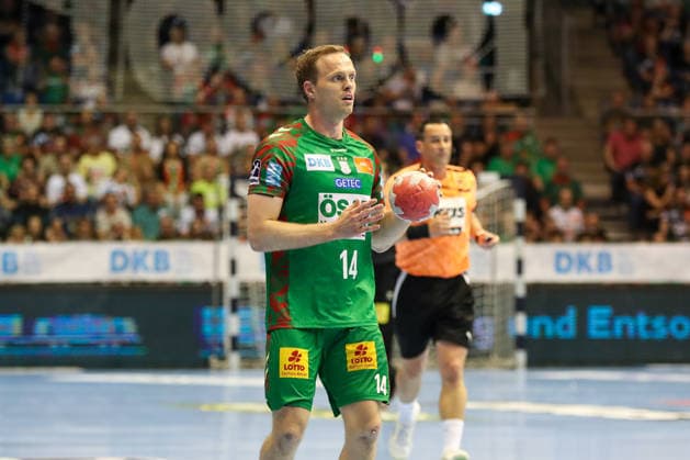 03 06 2026, xgox, Handball Daikin HBL SC Magdeburg VfL Gummersbach emspor, v l Omar Ingi Magnusson Magdeburg, 14 on the ball, plays the ball Magdeburg