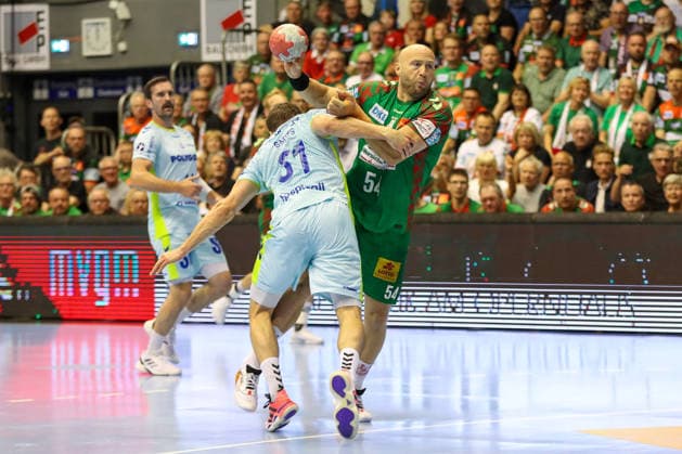 03 06 2026, xgox, Handball Daikin HBL SC Magdeburg VfL Gummersbach emspor, v l Oscar Bergendahl Magdeburg, 54 , Kay Smits Gummersbach, 31 duel, duel, fight, tackle Magdeburg