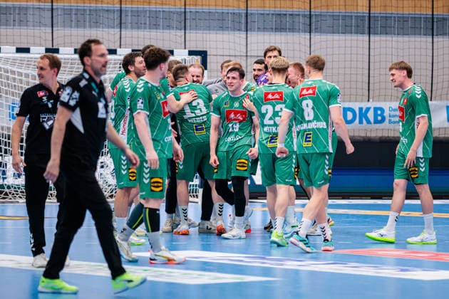 The GWD Minden team cheers after the end of the match about the 34 30 victory GER, GWD Minden vs THW Kiel, Handball, 1 Bundesliga, Matchday 33, Season 2025 2026, 03 06 2026 GER, GWD Minden vs THW Kiel, Handball, 1 Bundesliga, Matchday 33, Season 2025 2026, 03 06 2026 Minden Copyright: xEibner-Pressefoto JanxRollingerx EP_JSK