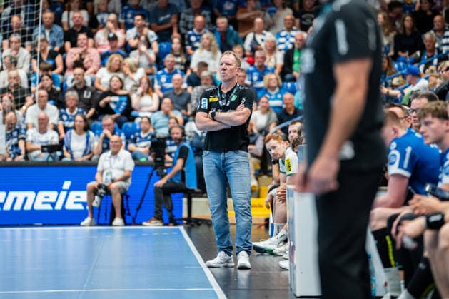 TBV Lemgo Lippe GER vs SC DHfK Leipzig GER , Handball, Daikin Handball Bundesliga, 33 Matchday, 3 6 2026, Season 2025 2026, Lemgo Frank Carstens SC DHfK Leipzig, Head Coach looks thoughtful Lemgo Phoenix Contact Arena Germany